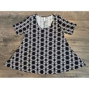 Women's sz L LuLaRoe Perfect T Black White Geometric Diamond Short Sleeve Tunic